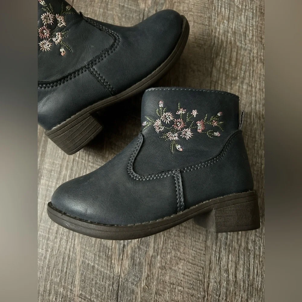 🌸 $10 SALE 🌸 Oshkosh Toddler Girls Boots size 5